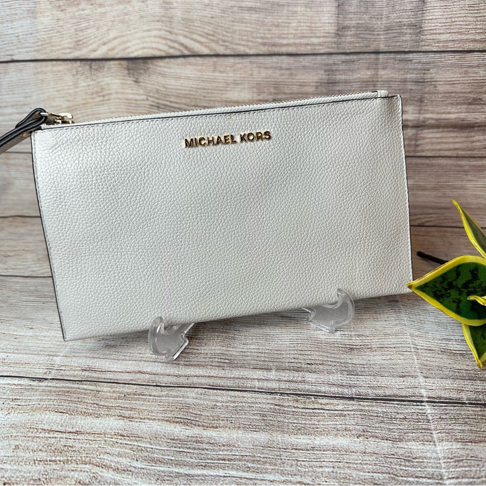 MICHAEL Michael Kors Jet Set XL Zip Clutch